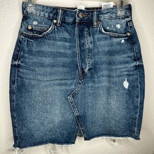 H&M Women’s Denim Light Wash Blue Jean With Button fly Mini Skirt Size 2